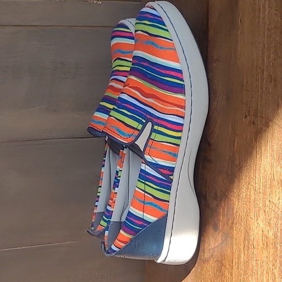 Dansko Sneaker Women's sz 37/6.5US Belle Multicolor Slip On Casual Shoes - Picture 4 of 10